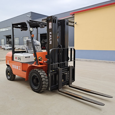 凱臨重工兩驅(qū)叉車 高效倉儲(chǔ)服務(wù)的理想解決方案